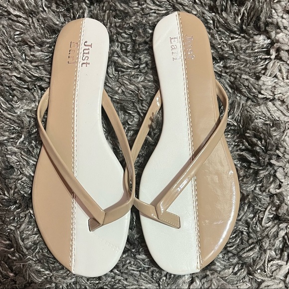 Tan and white cute sandals - Picture 1 of 4